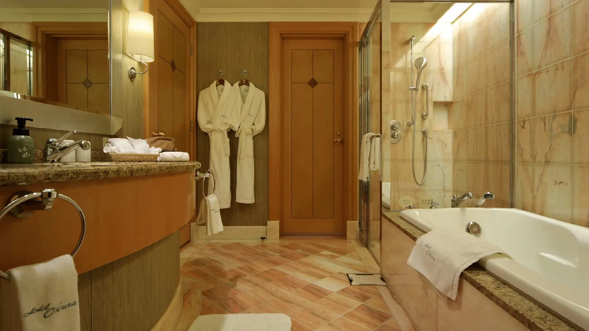 Hotel Okura Fukuoka – A Hotel in Fukuoka.Harbour View Suite07