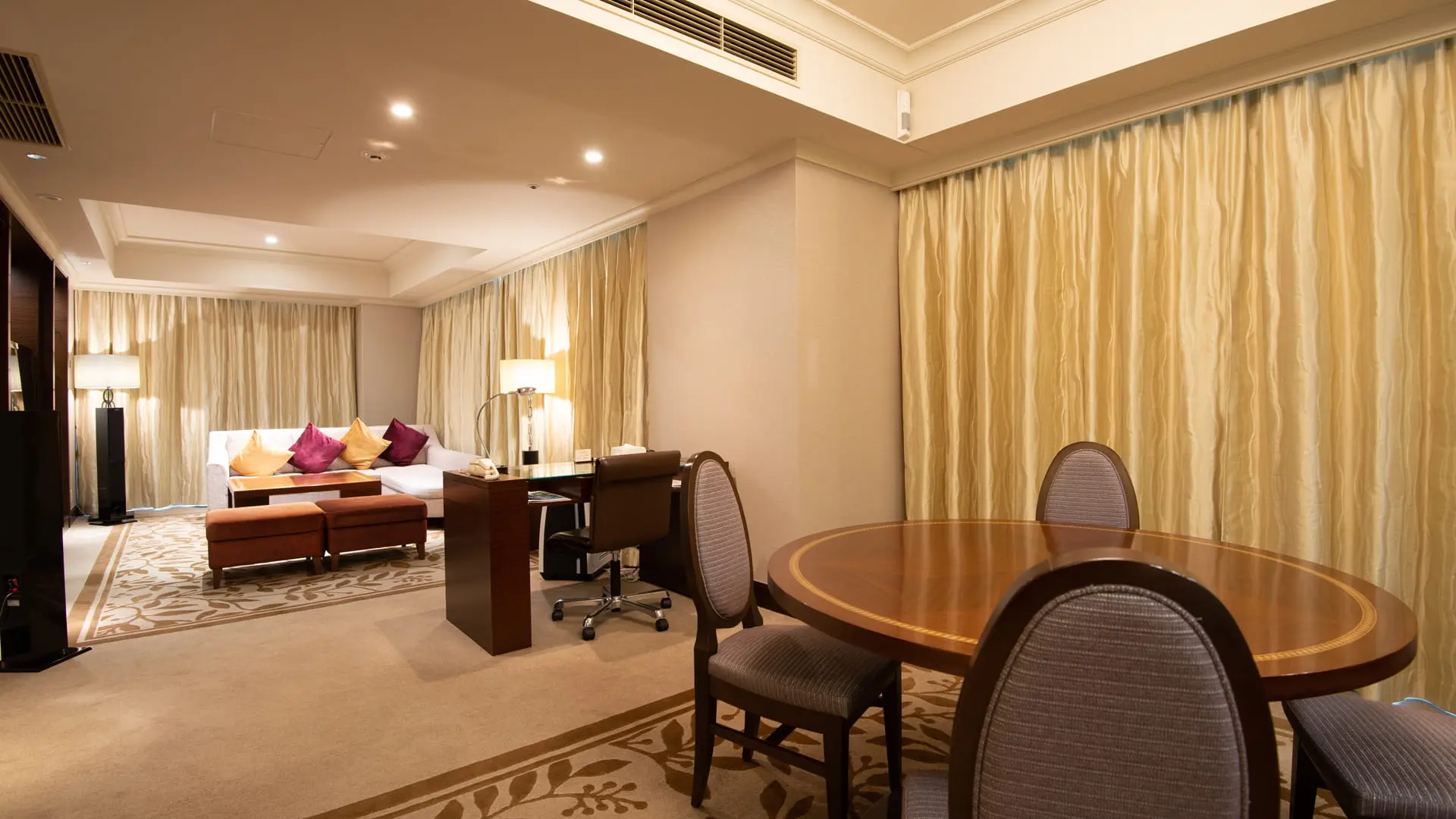 Hotel Okura Fukuoka – A Hotel in Fukuoka.Corner Suite06