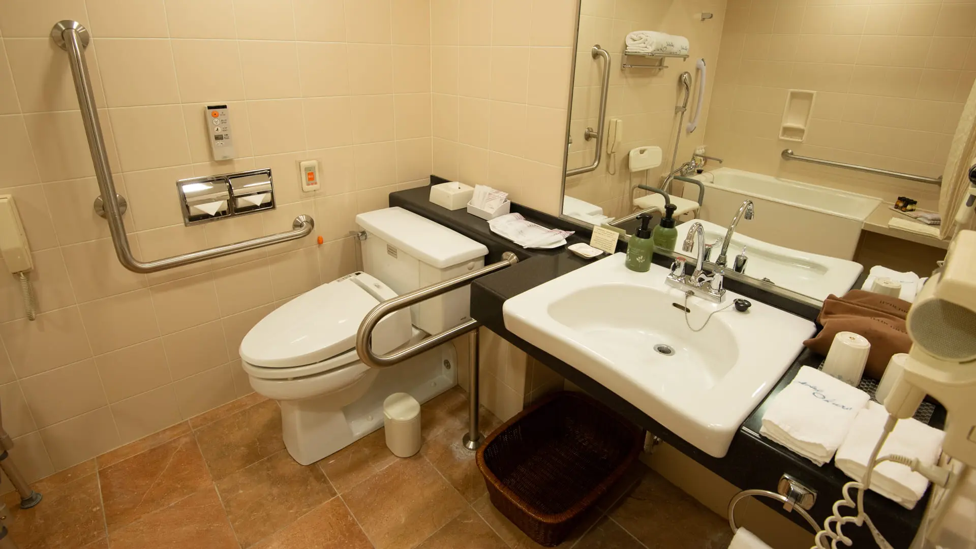 Hotel Okura Fukuoka – A Hotel in Fukuoka.Barrier-Free Room04