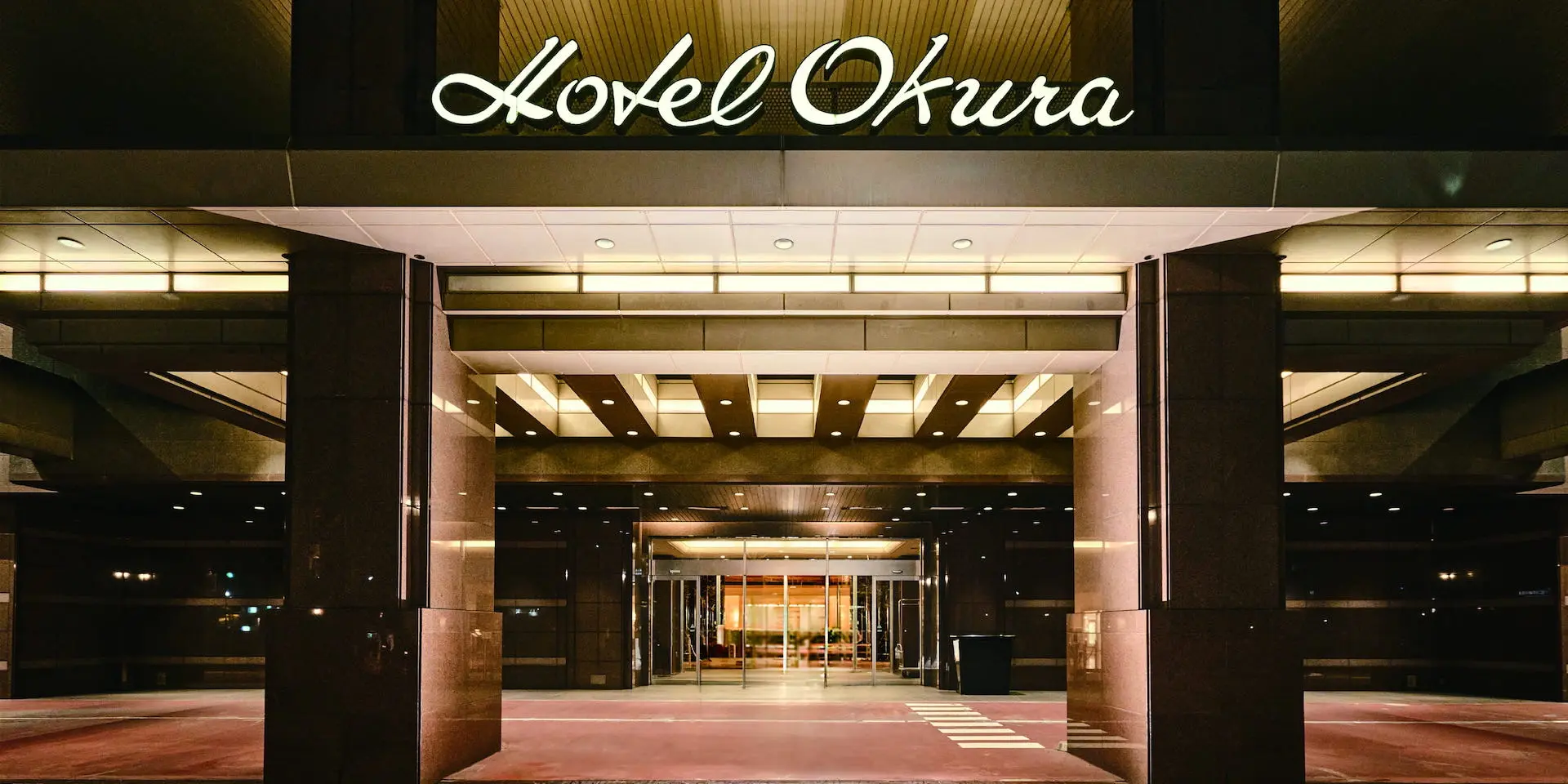 福岡のホテル、ホテルオークラ福岡の正面玄関